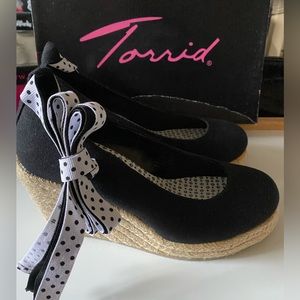 Torrid Lace-up Espadrille’s size 7 Black
